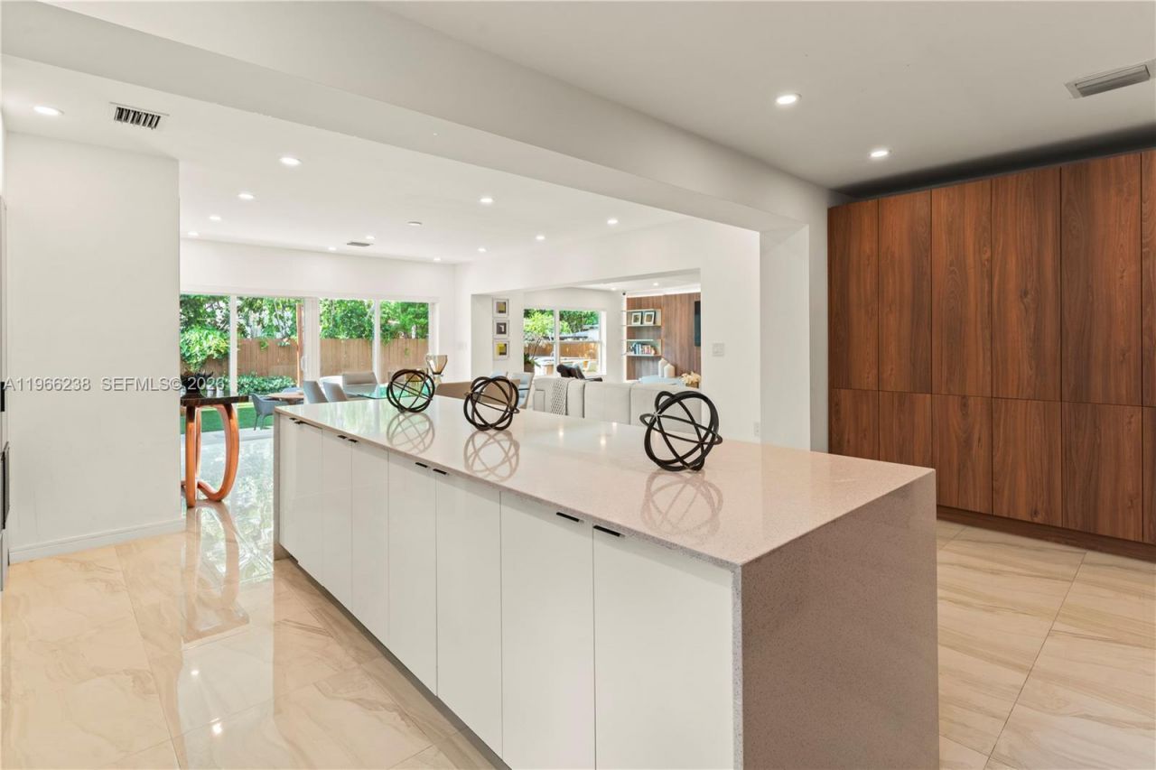 221 NE 44th St , Miami, FL 33137 Photo