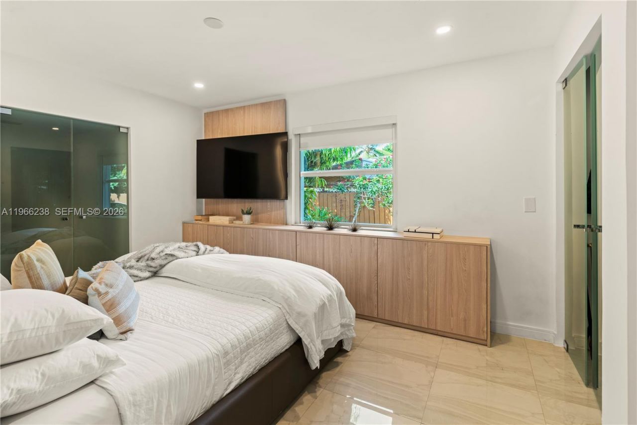 221 NE 44th St , Miami, FL 33137 Photo