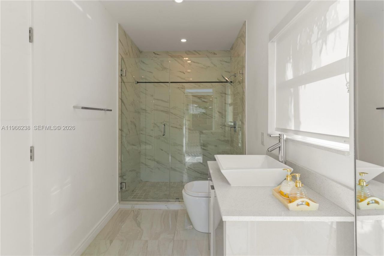 221 NE 44th St , Miami, FL 33137 Photo