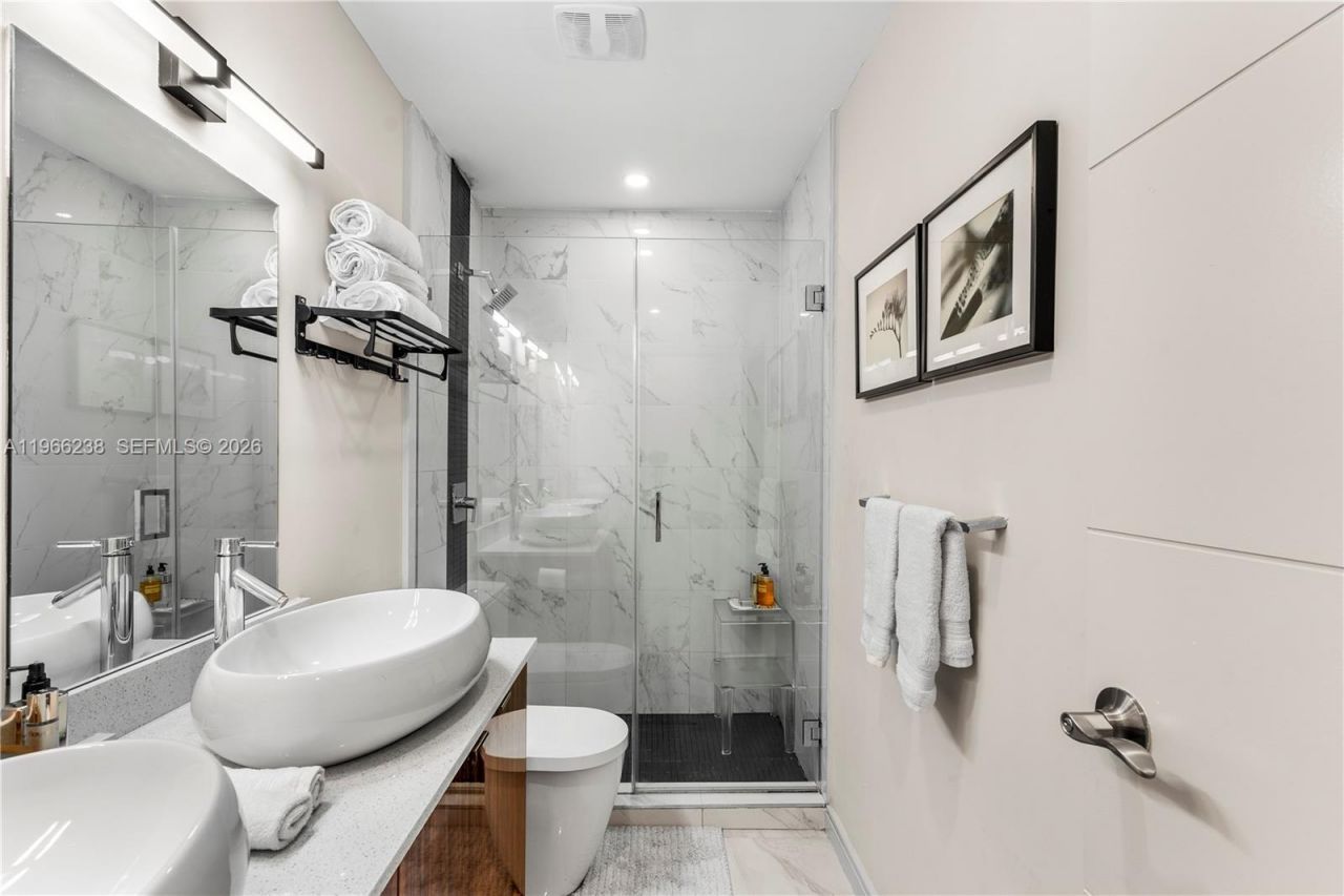 221 NE 44th St , Miami, FL 33137 Photo