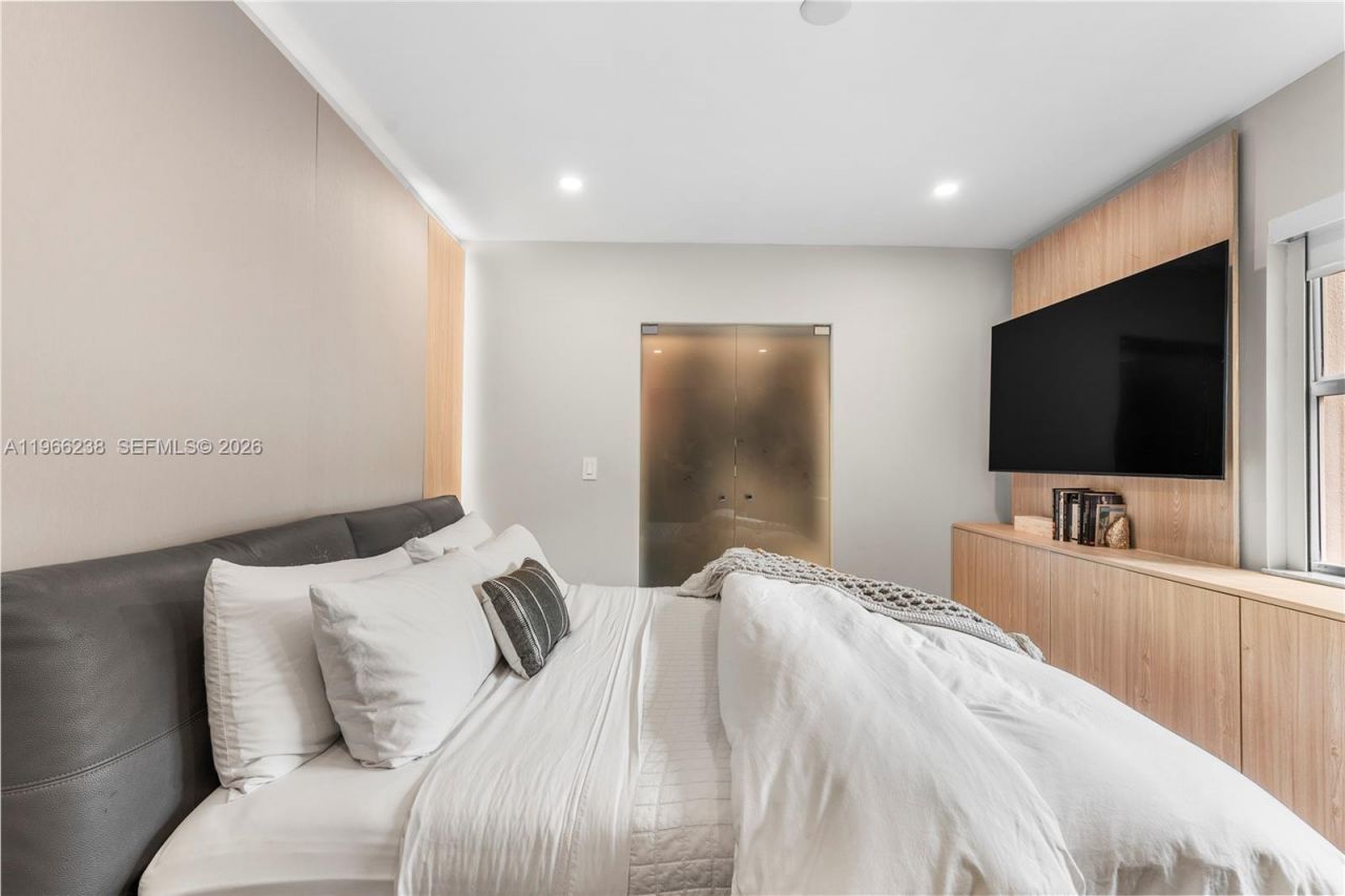 221 NE 44th St , Miami, FL 33137 Photo