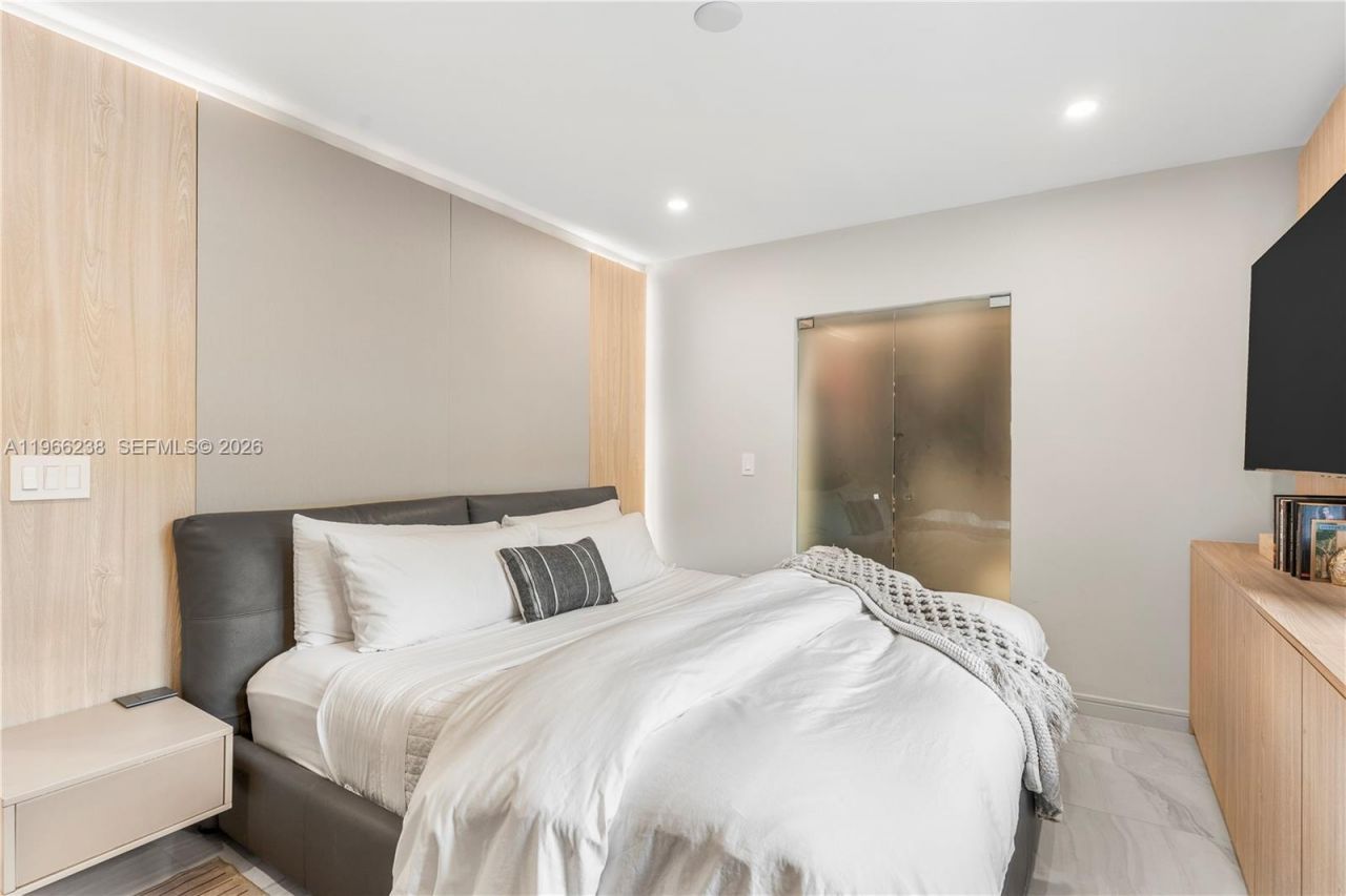 221 NE 44th St , Miami, FL 33137 Photo