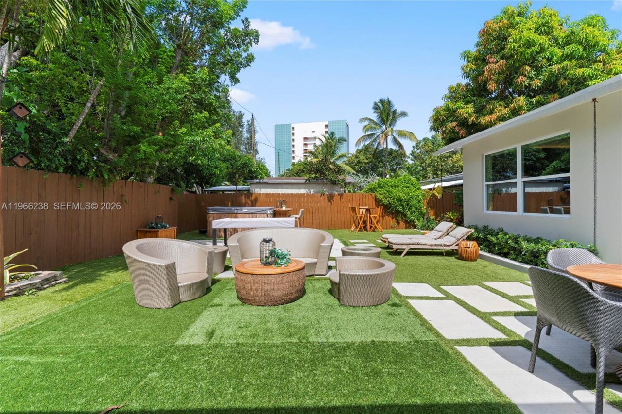 221 NE 44th St , Miami, FL 33137 Photo