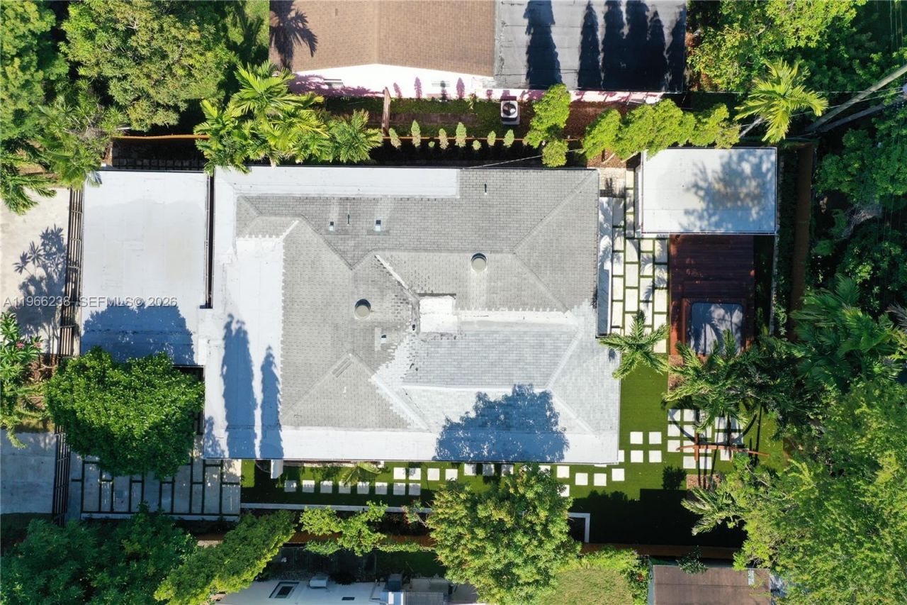 221 NE 44th St , Miami, FL 33137 Photo