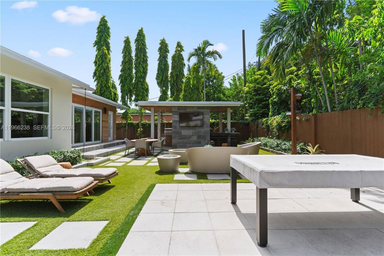 221 NE 44th St , Miami, FL 33137 Photo