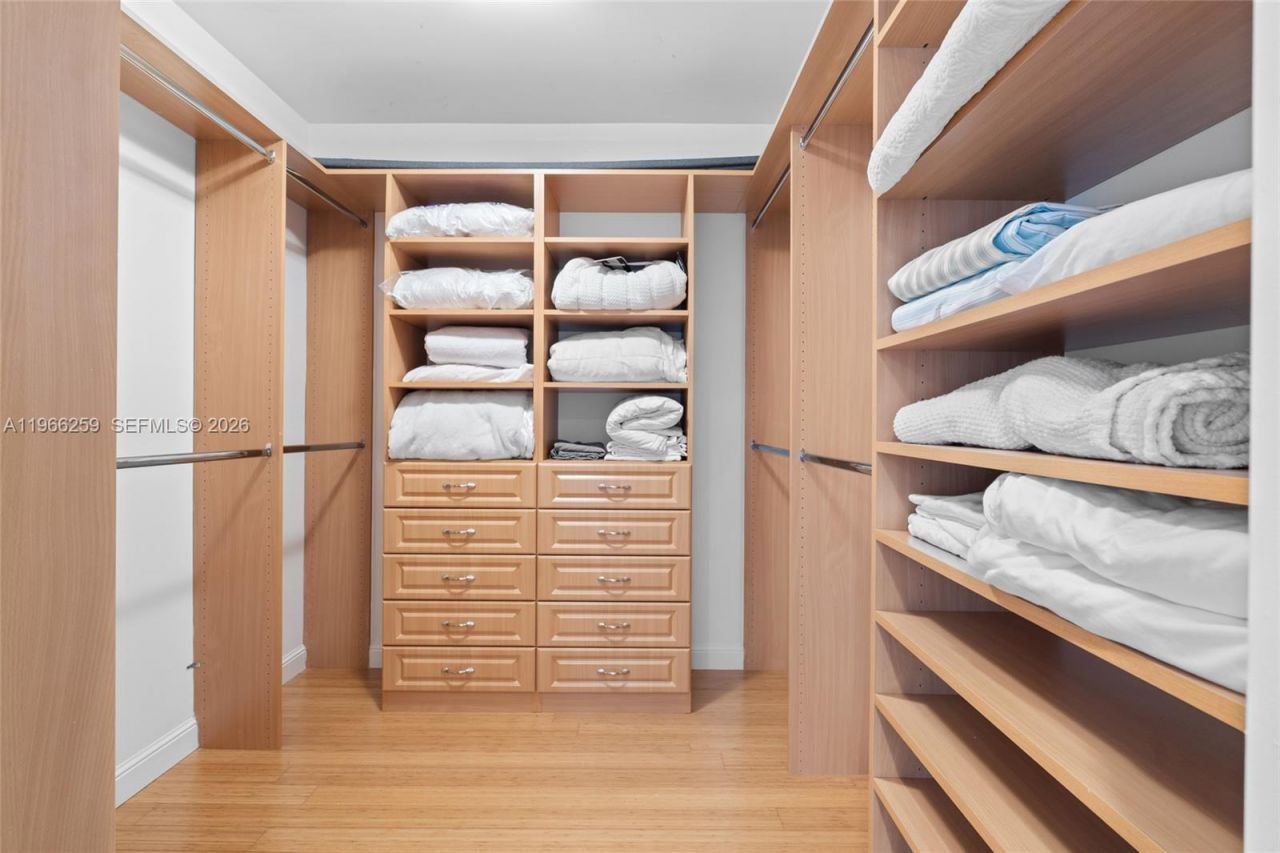 21055 Yacht Club Dr , Unit 1210, Aventura, FL 33180 Photo