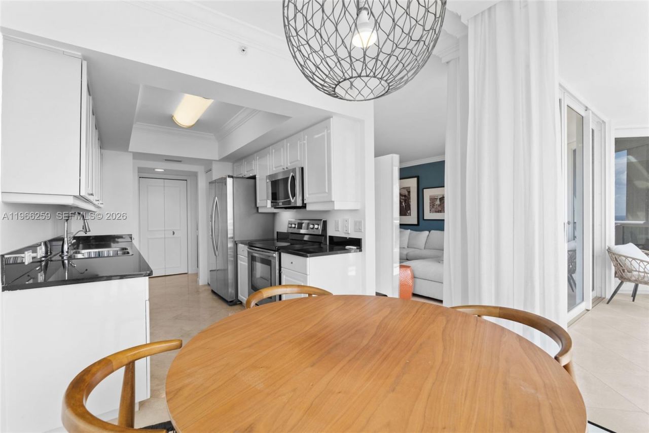 21055 Yacht Club Dr , Unit 1210, Aventura, FL 33180 Photo