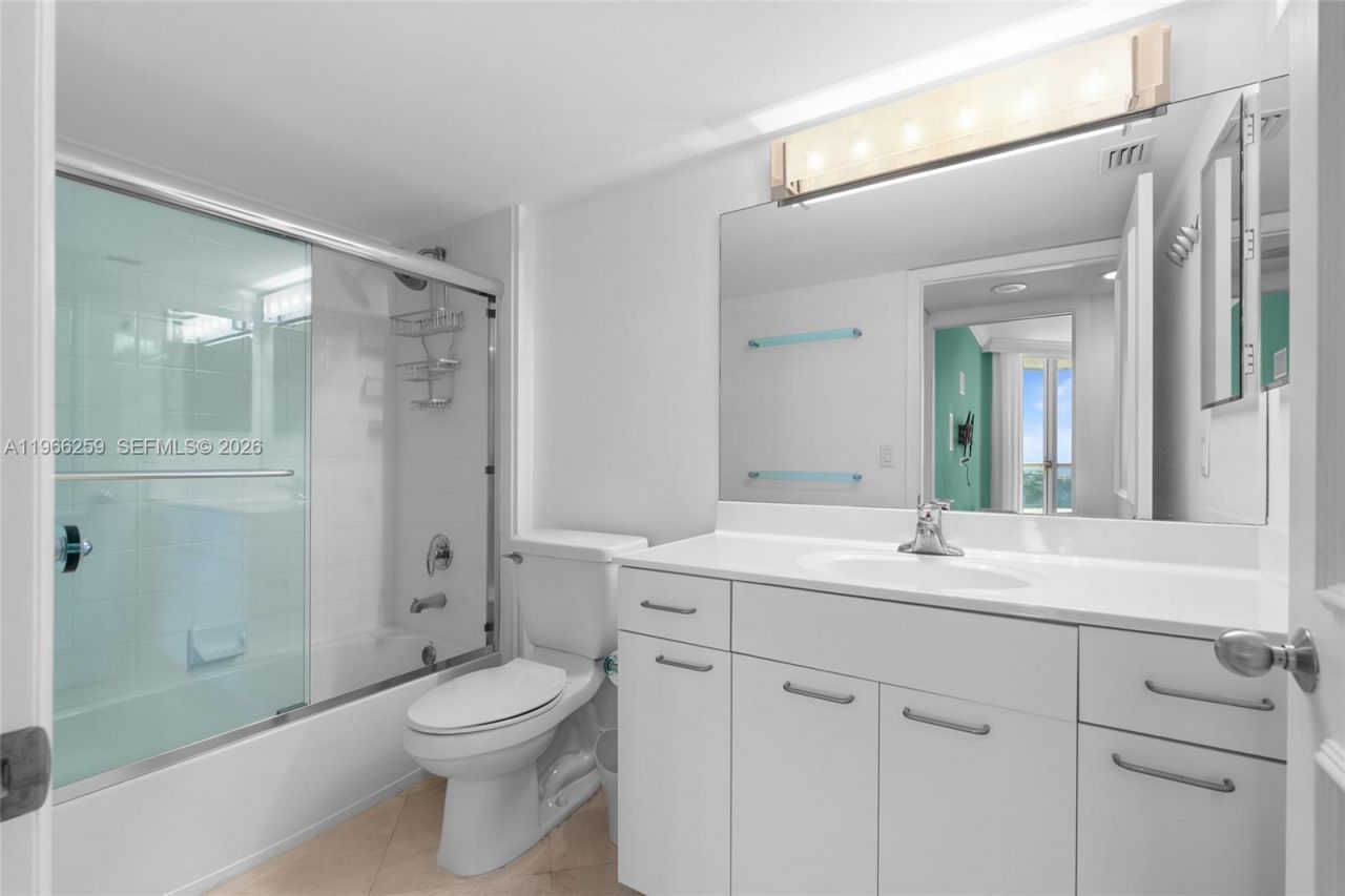 21055 Yacht Club Dr , Unit 1210, Aventura, FL 33180 Photo