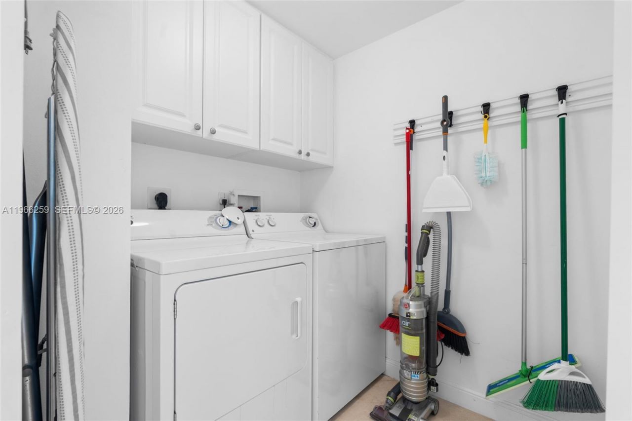 21055 Yacht Club Dr , Unit 1210, Aventura, FL 33180 Photo