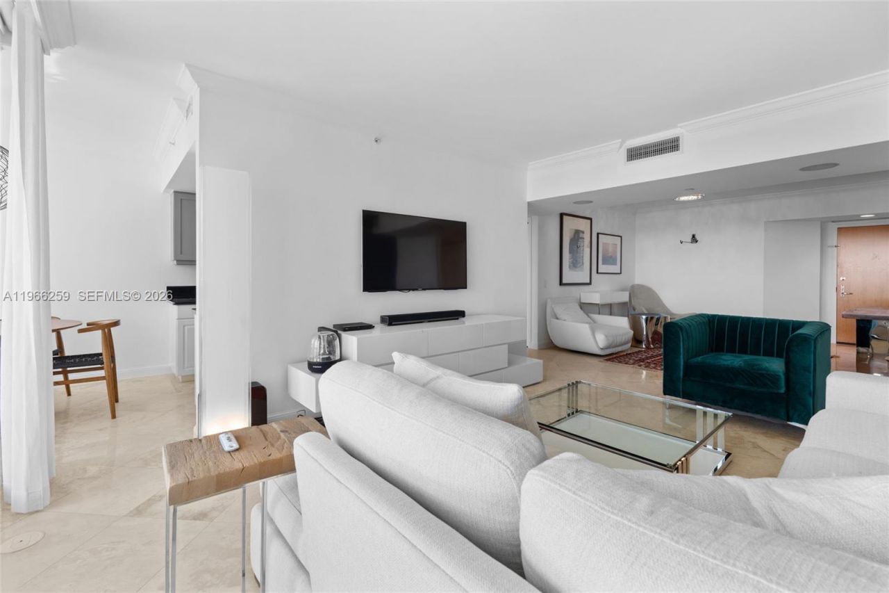 21055 Yacht Club Dr , Unit 1210, Aventura, FL 33180 Photo