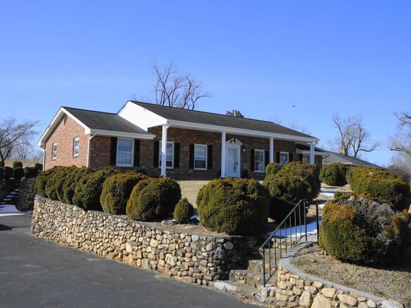 2231 Hardy RD , Vinton, VA 24179