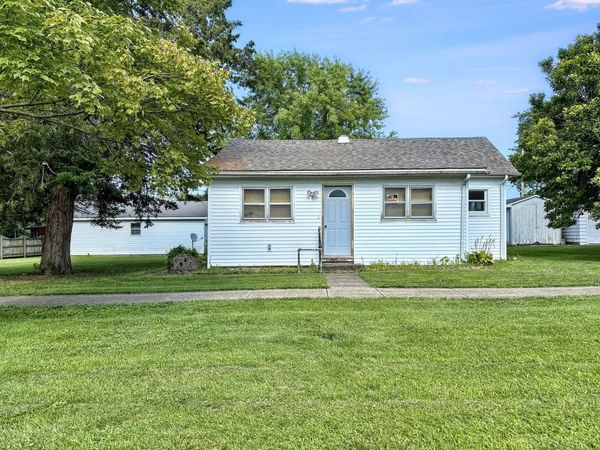 615 S Central Street, Gilman, IL 60938