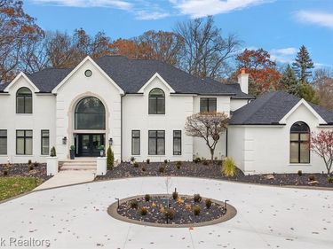 7515 Hiddenbrook Lane, Bloomfield Twp, MI 48301