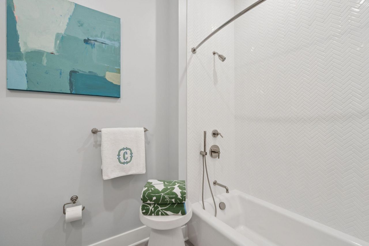 372 Broad Street Photo 11