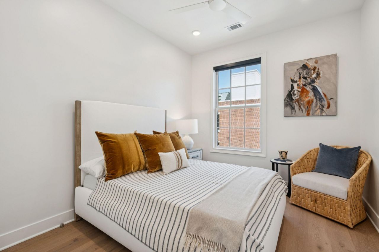 372 Broad Street Photo 12