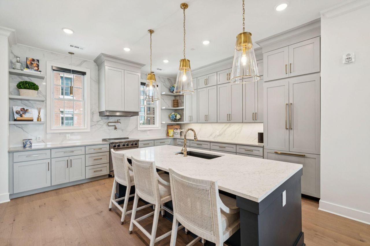 372 Broad Street Photo 15