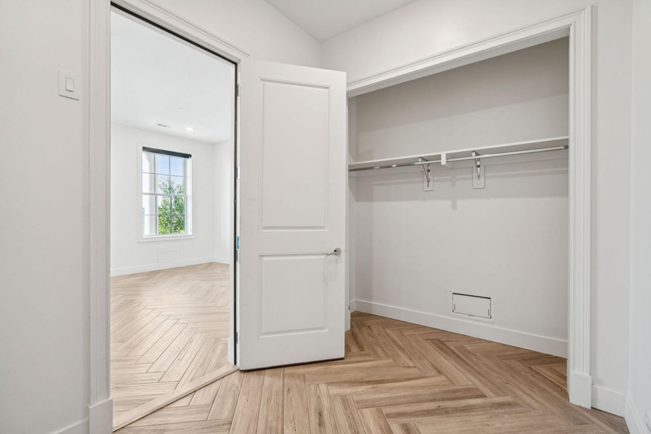 372 Broad Street Photo 19