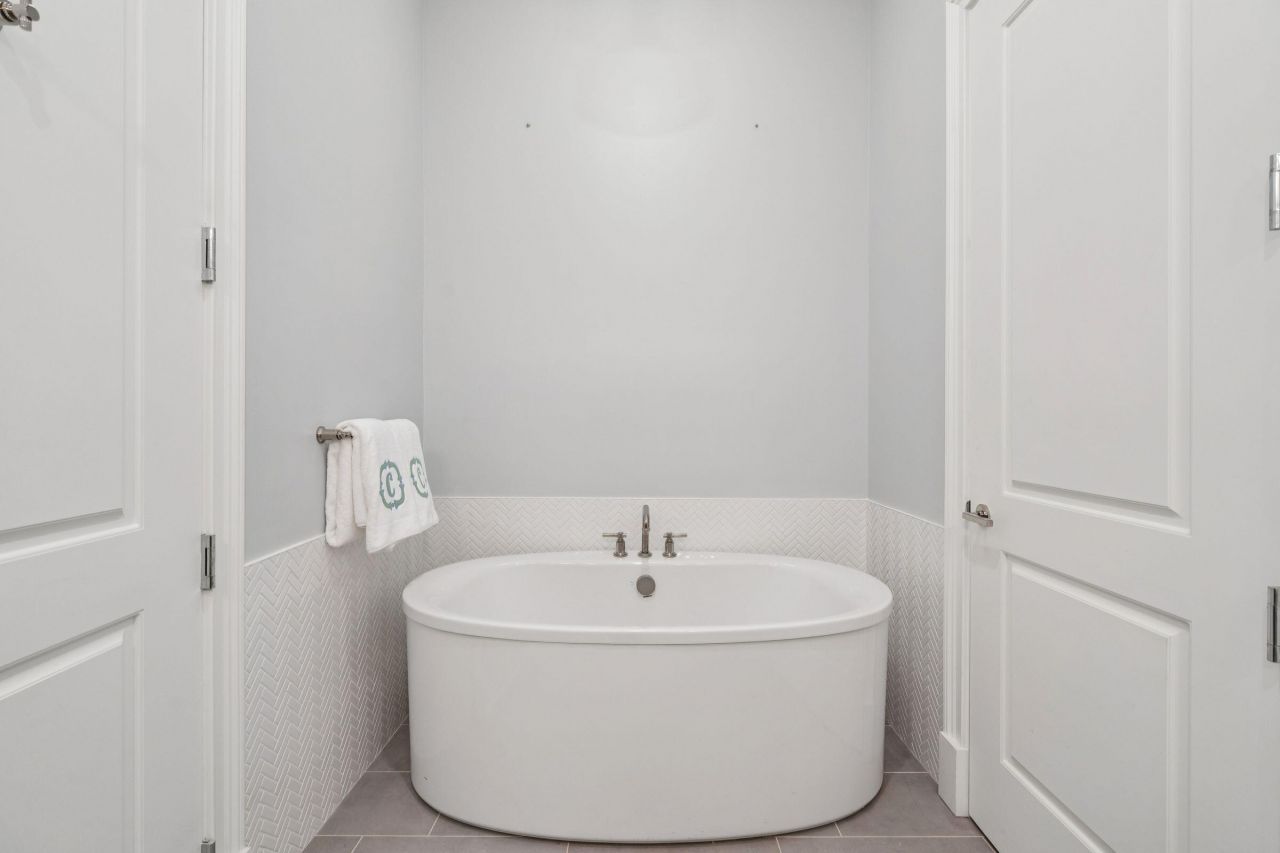 372 Broad Street Photo 23