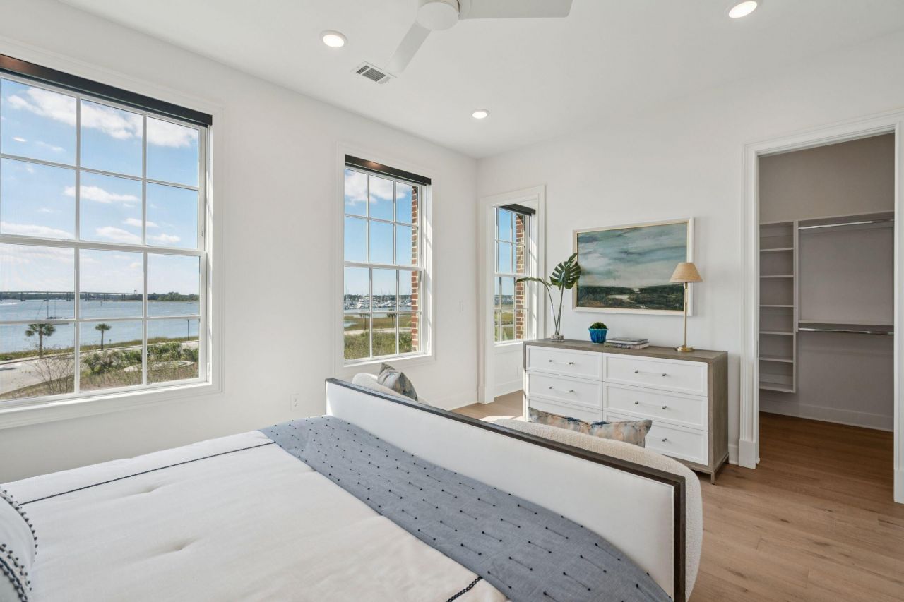 372 Broad Street Photo 24