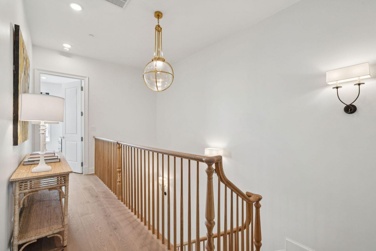 372 Broad Street Photo 25