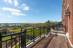 372 Broad Street photo 4