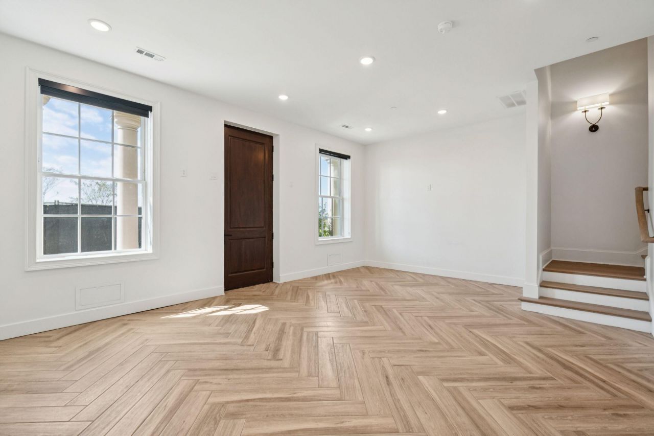 372 Broad Street Photo 7