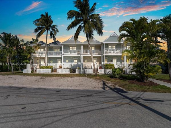 5101 Sunset Village Dr , Duck, FL 33050