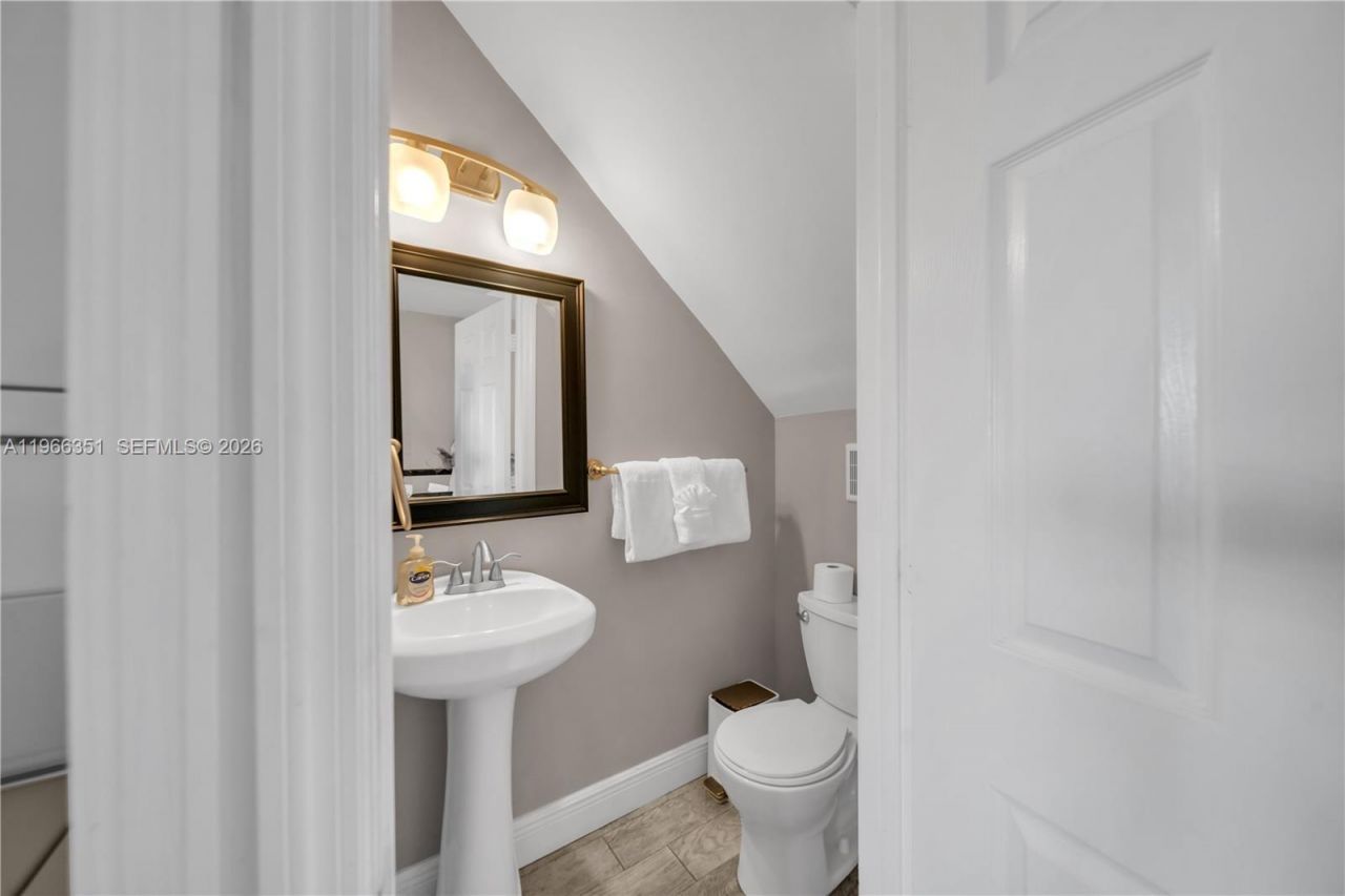 5101 Sunset Village Dr , Duck, FL 33050 Photo