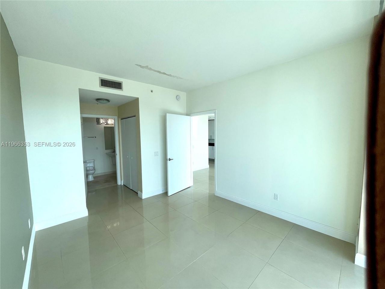 60 SW 13th St , Unit 2101, Miami, FL 33130 Photo