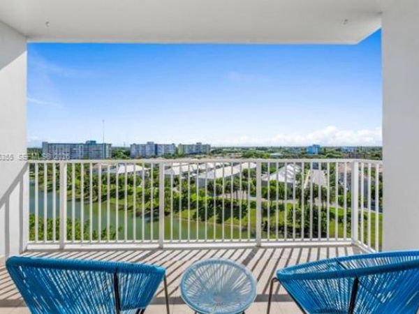 3850 Washington St, Unit 910, Hollywood, FL 33021