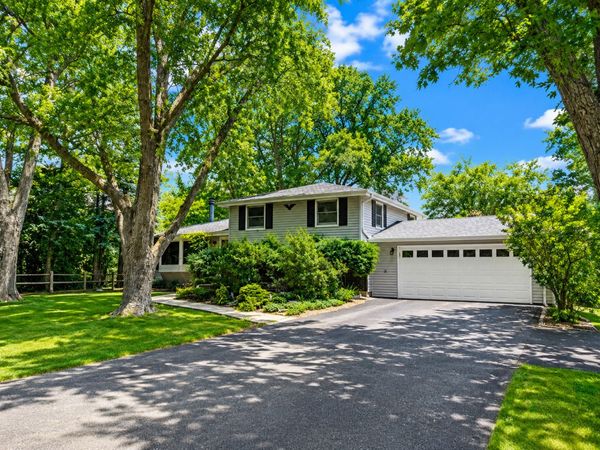 8 E Rollins Road, Round Lake Beach, IL 60073
