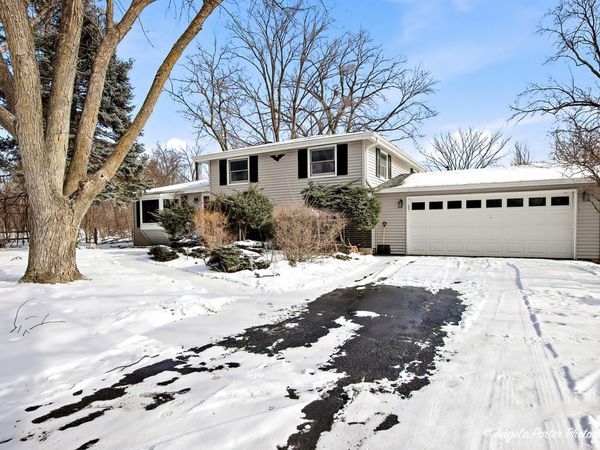 8 E Rollins Road, Round Lake Beach, IL 60073