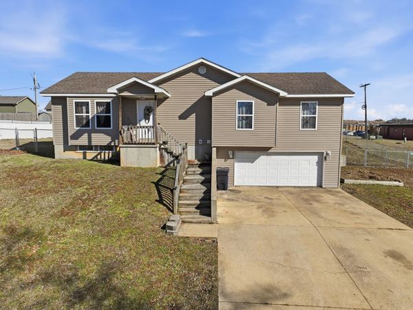 1604 Amy Street, West Plains, MO 65775