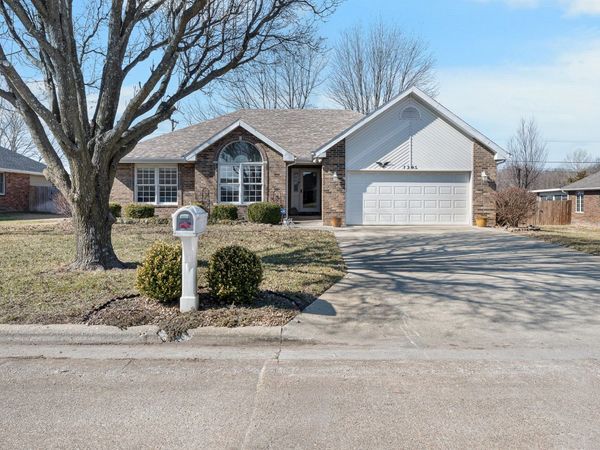 1395 S Sunset Avenue, Bolivar, MO 65613