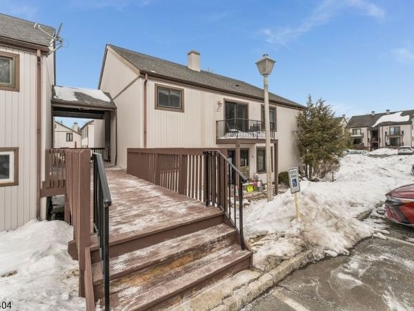 579 Dell Pl, Stanhope, NJ 07874