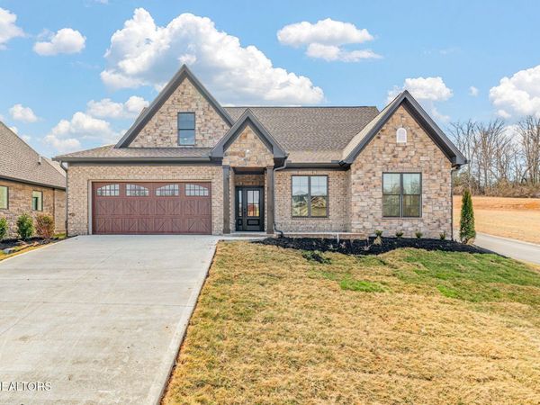 200 Goldcrest Drive, Vonore, TN 37885