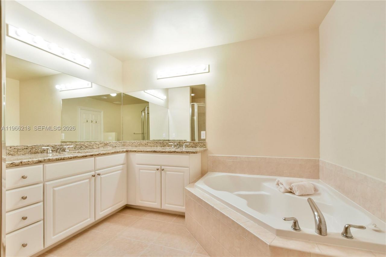 3001 NE 185th St , Unit 103, Aventura, FL 33180 Photo