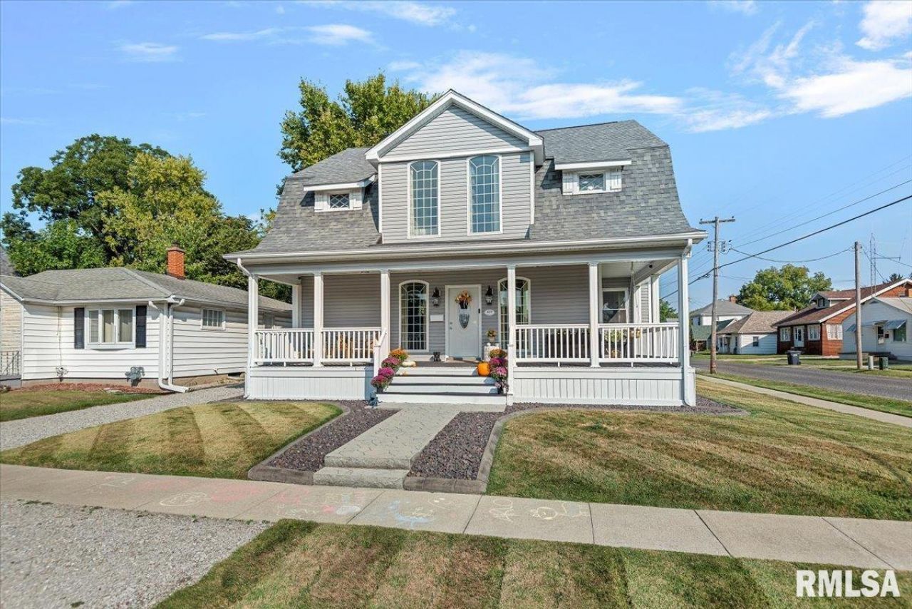 419 E Corwin Street, Litchfield, IL 62056 Main Photo