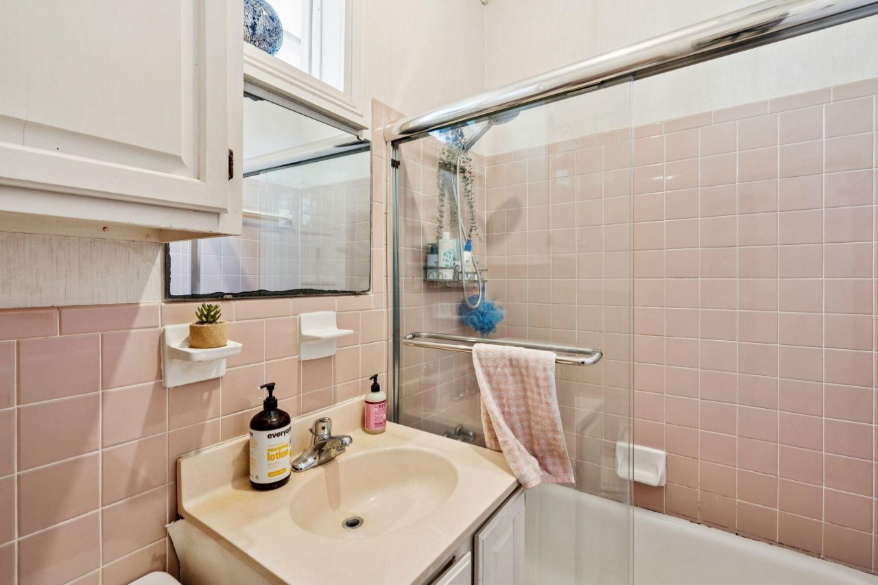 208 Calhoun Street Photo 46