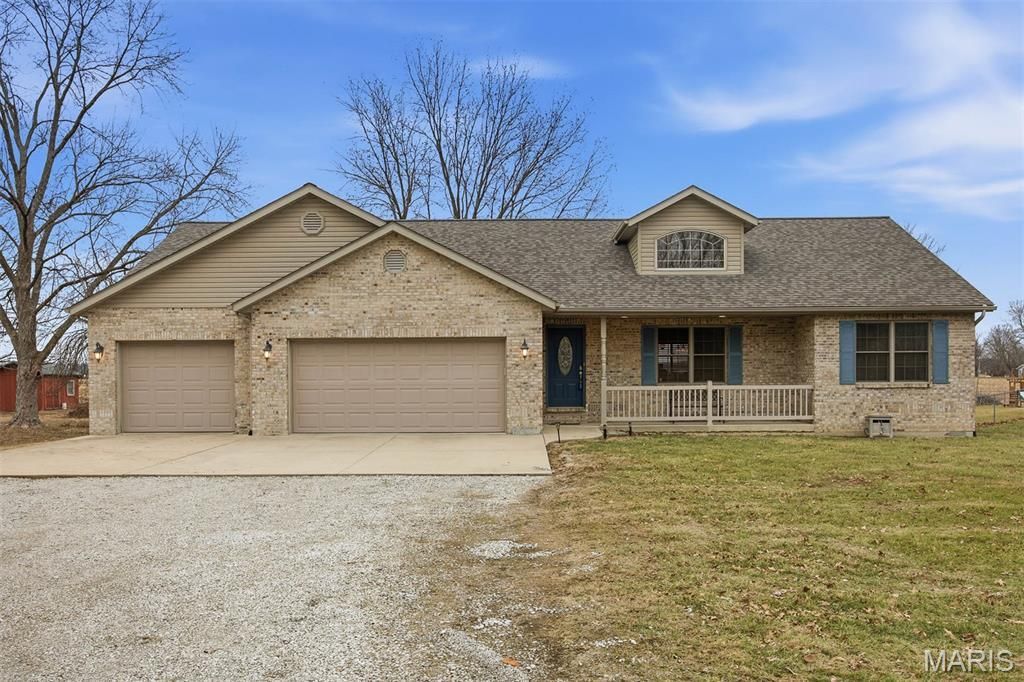 6 Kay Drive, Highland, IL 62249 Main Photo