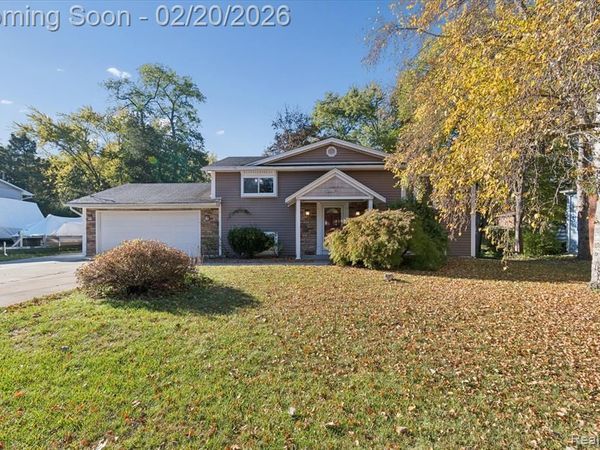 541 Crystalia Street, Commerce Twp, MI 48382