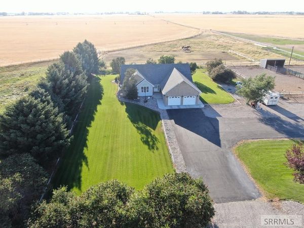 1044 N 1000 E, SHELLEY, ID 83274