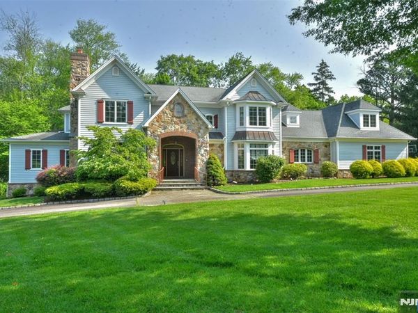 25 Stony Brook Drive, NORTH CALDWELL, NJ 07006