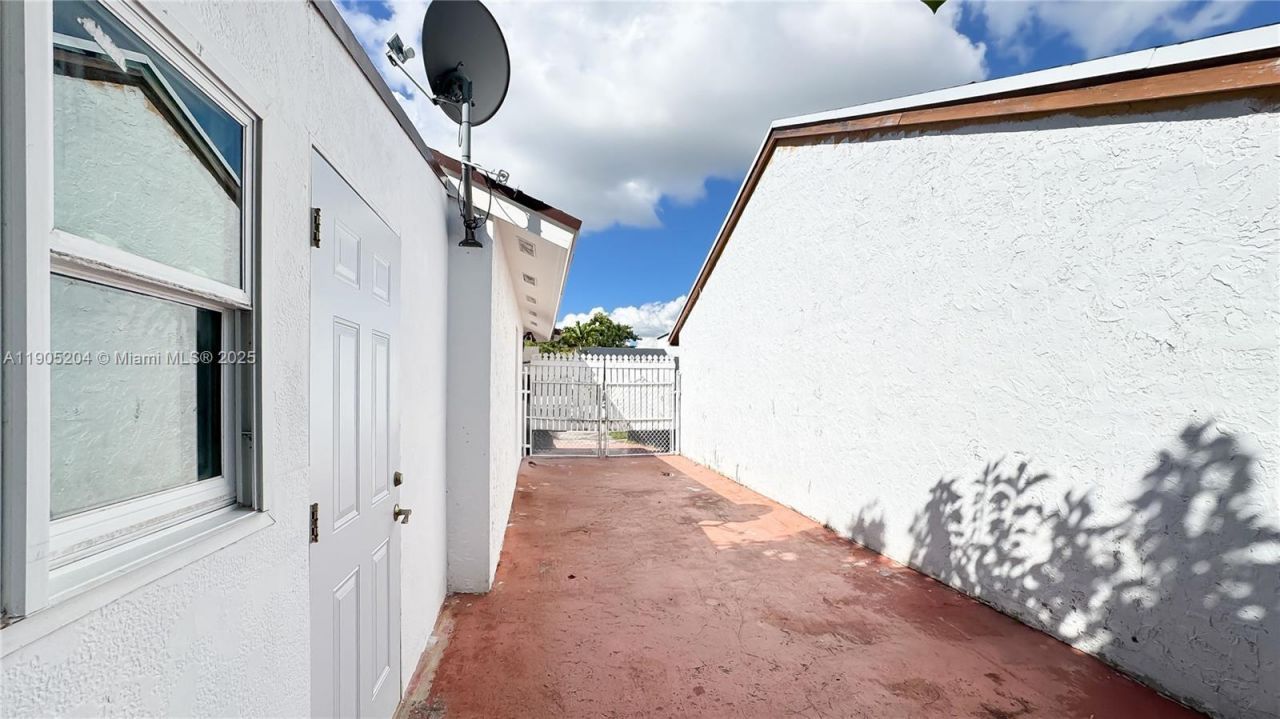 20561 SW 122nd Pl , Miami, FL 33177 Photo