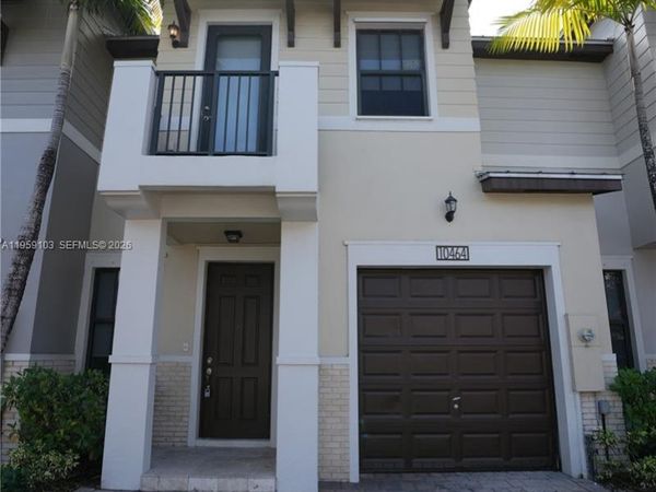 10464 NW 61st Ln, Doral, FL 33178