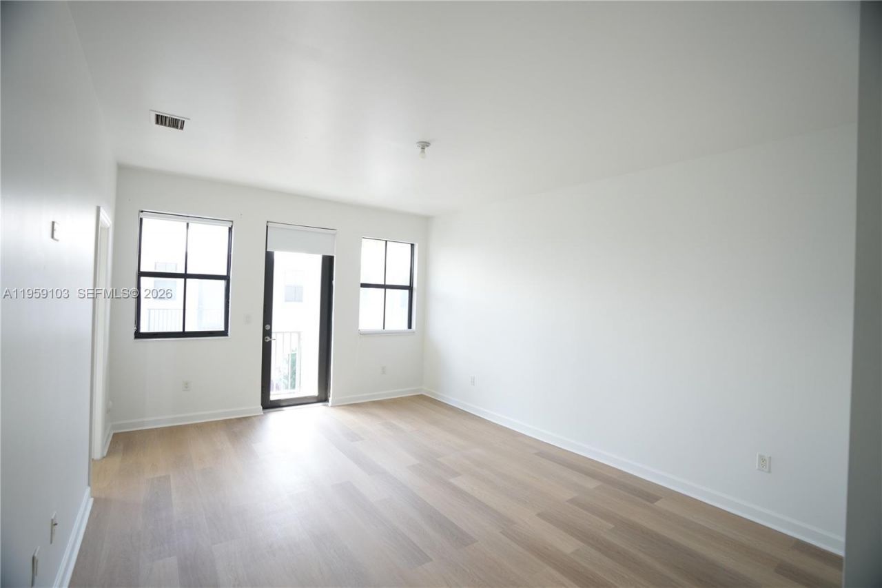 10464 NW 61st Ln, Doral, FL 33178 Photo