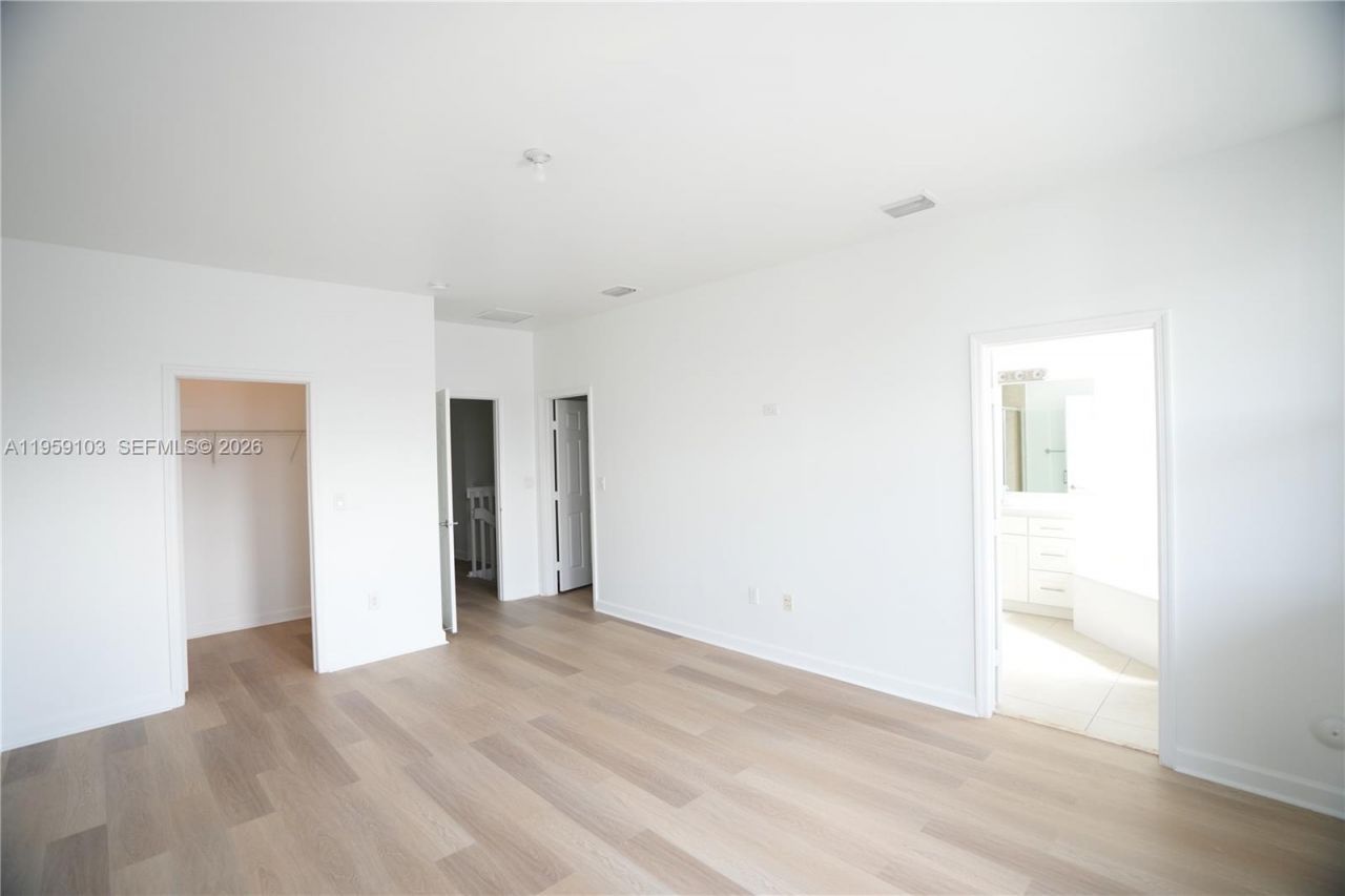 10464 NW 61st Ln, Doral, FL 33178 Photo