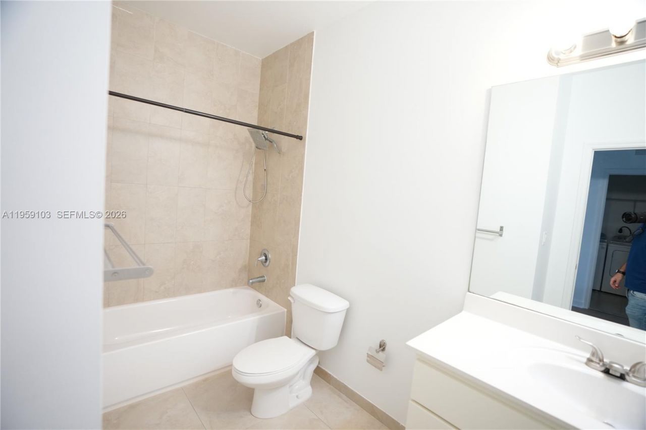 10464 NW 61st Ln, Doral, FL 33178 Photo