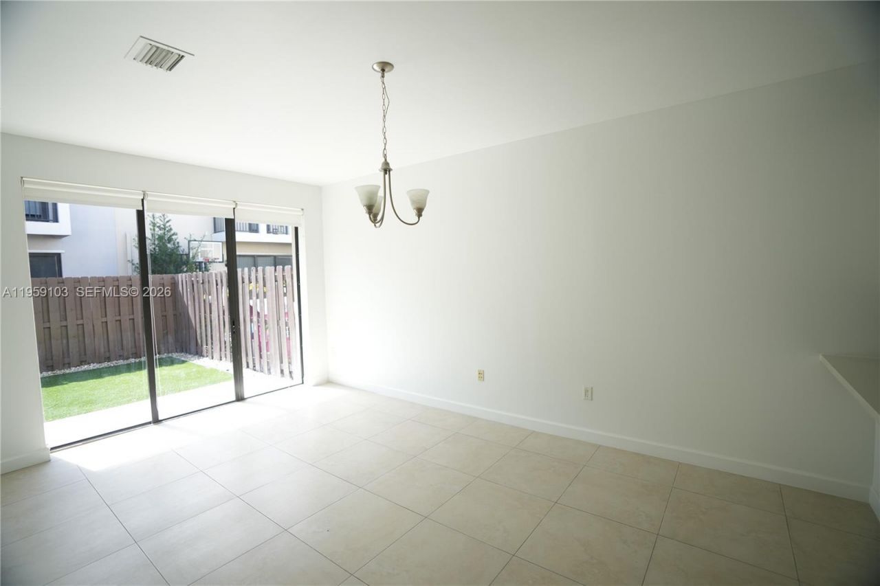 10464 NW 61st Ln, Doral, FL 33178 Photo