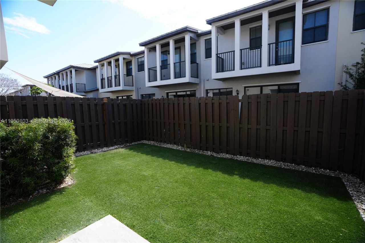 10464 NW 61st Ln, Doral, FL 33178 Photo